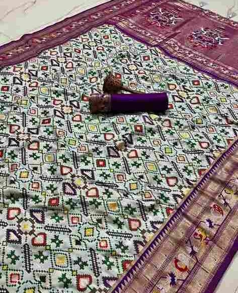 Women Zari Woven Saree with Contrast Border