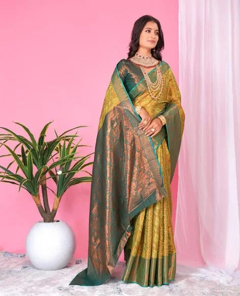 Women Floral Woven Banarasi Saree with Contrast Border