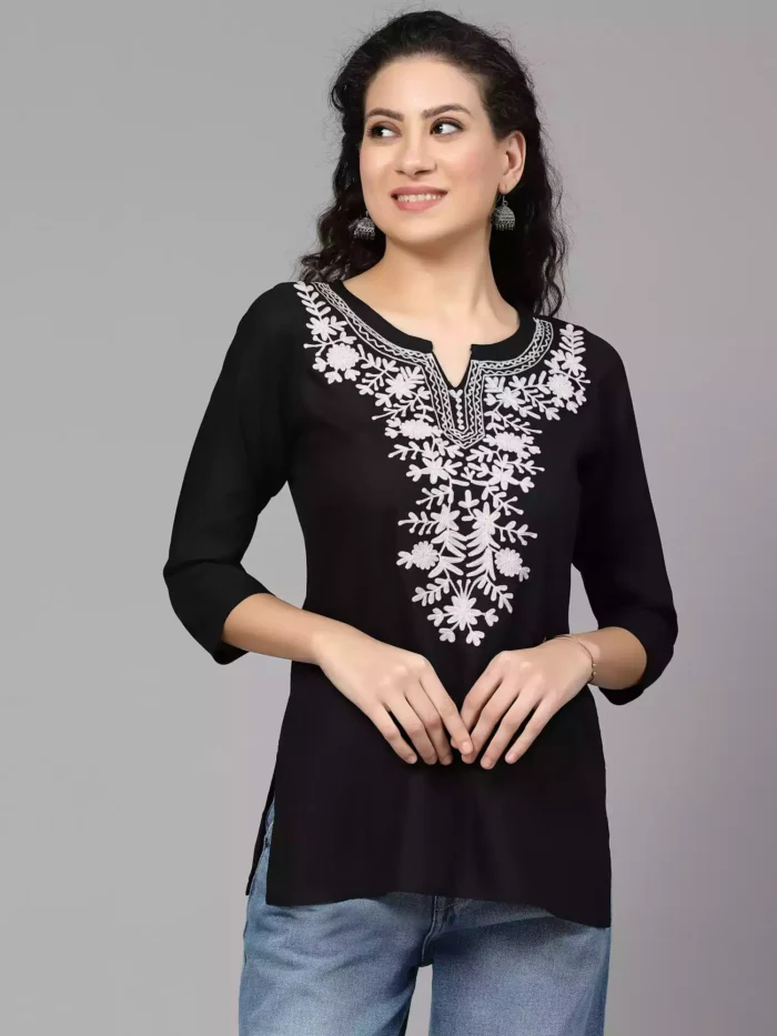 black-offwhite-aari-short1-700x933-1.webp