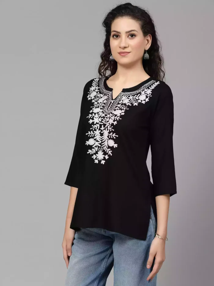 black-offwhite-aari-short2-700x933-1.webp