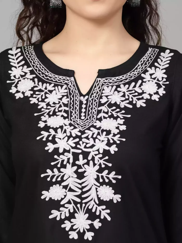 black-offwhite-aari-short4-700x933-1.webp