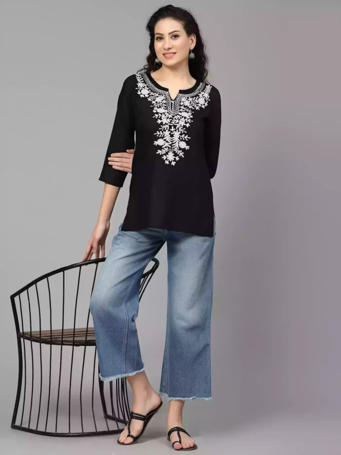 black-offwhite-aari-short5-700x933-1.webp