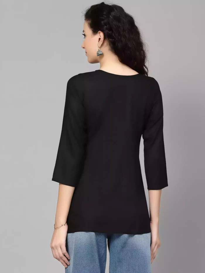 black-offwhite-aari-short7-700x933-1.webp