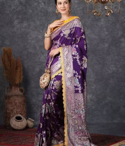 Women Floral Pattern Saree with Contrast Border