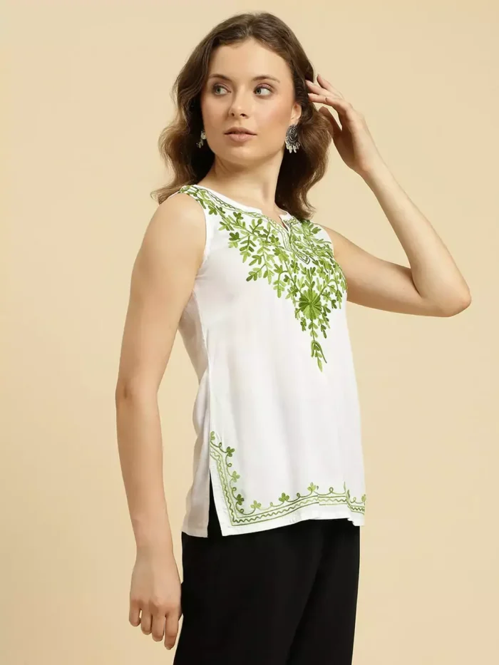 white-green-sleeveless4-700x933-1.webp